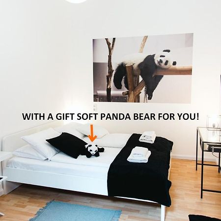 Black & White Apartment With A Gift Soft Panda Budapeşte Dış mekan fotoğraf
