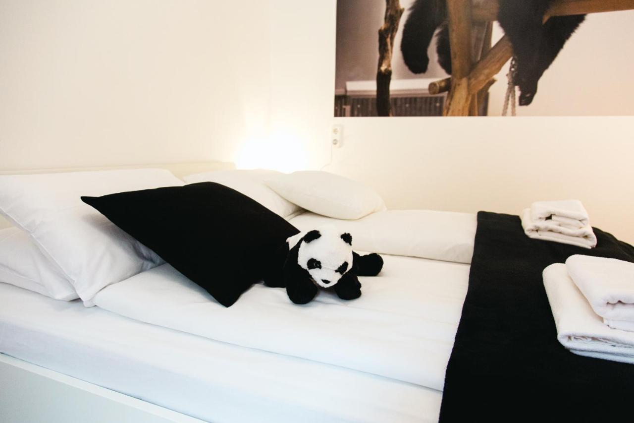 Black & White Apartment With A Gift Soft Panda Budapeşte Dış mekan fotoğraf