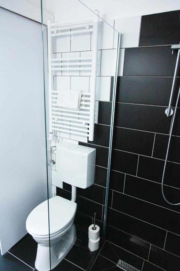 Black & White Apartment With A Gift Soft Panda Budapeşte Dış mekan fotoğraf