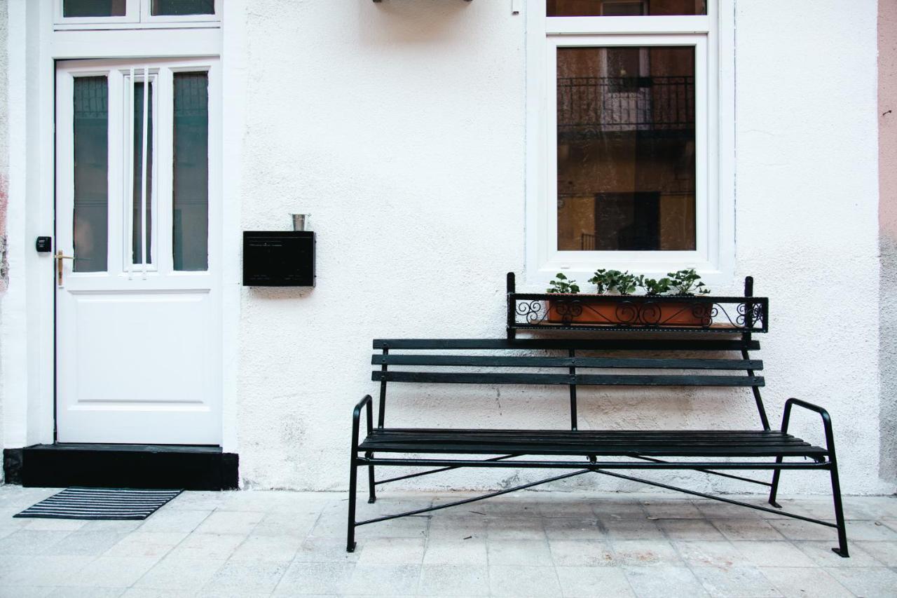 Black & White Apartment With A Gift Soft Panda Budapeşte Dış mekan fotoğraf
