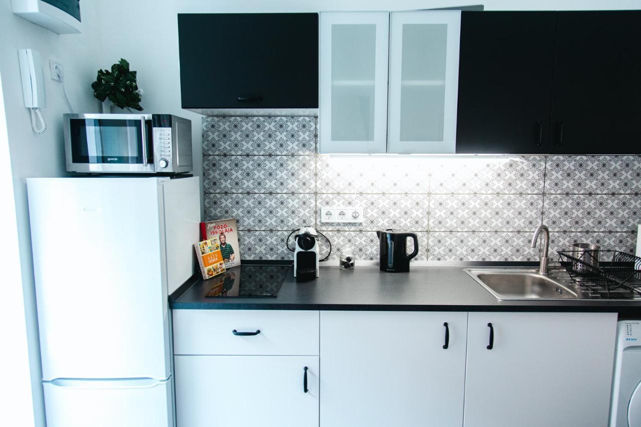 Black & White Apartment With A Gift Soft Panda Budapeşte Dış mekan fotoğraf