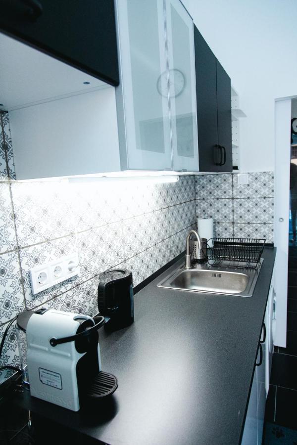 Black & White Apartment With A Gift Soft Panda Budapeşte Dış mekan fotoğraf