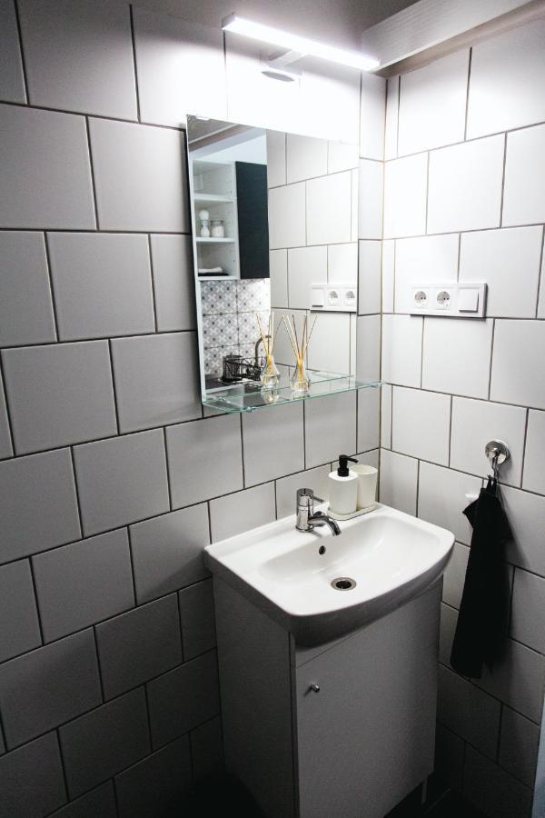 Black & White Apartment With A Gift Soft Panda Budapeşte Dış mekan fotoğraf